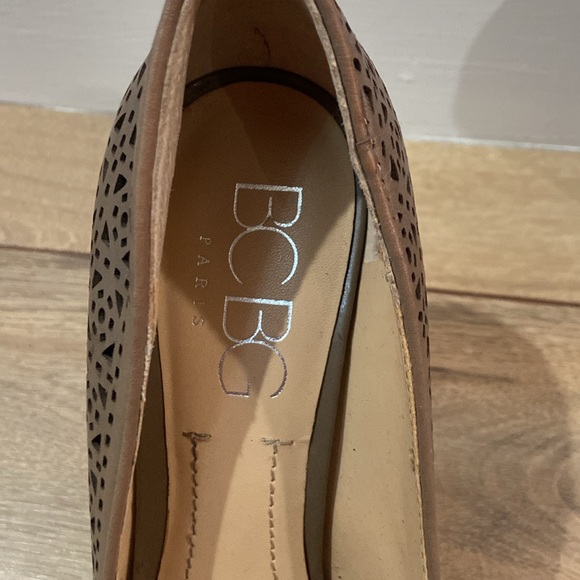 BCBG Pumps Nude with silver. - Picture 2 of 4
